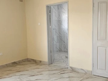 2 Bedroom Flat & Apartment