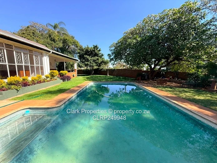 Charming Farmhouse In Avondale!