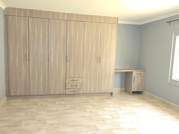 3 Bedroom Flat & Apartment