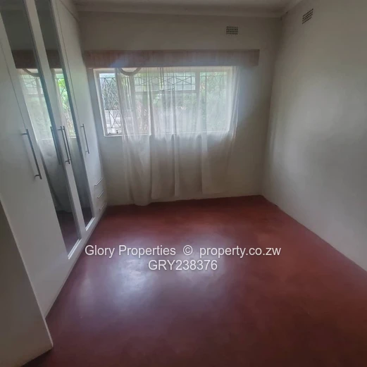 Vacant office to let in Borrowdale West 