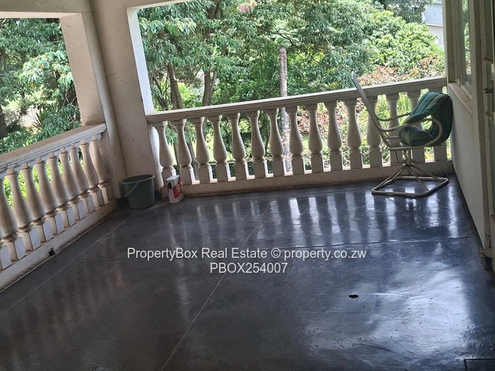 Eastlea Prime Property for Sale suitatble for Offices!