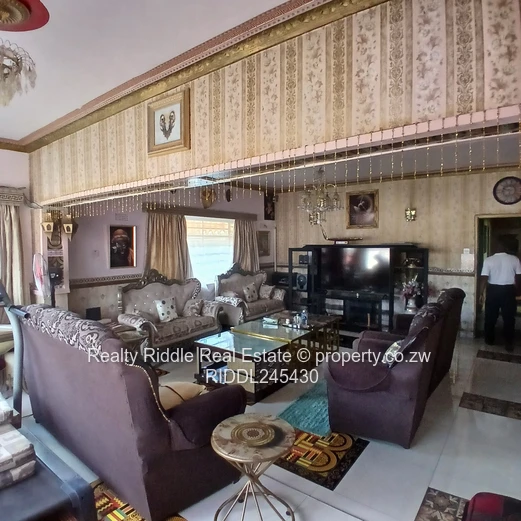 Luxury Garden flat for sale in Harare CBD. (Sole Mandate)