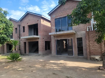 3 Bedroom Flat & Apartment