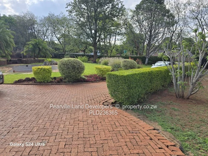 4bedroom house, main ensuite in Greystone park,4612sqm ,deed 390k