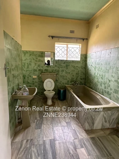 3bedroom house to let in Emerald Hill 