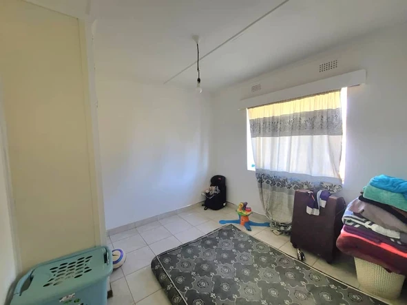 2 Bedroom Flat & Apartment