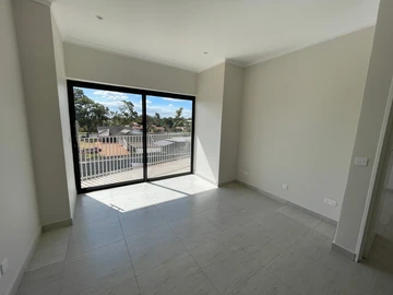 2 Bedroom Flat & Apartment