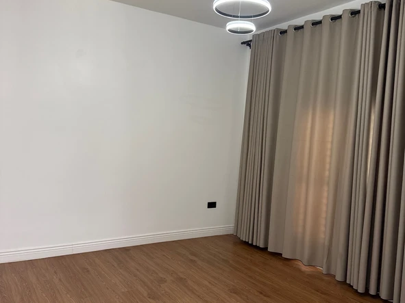 4 Bedroom Flat & Apartment
