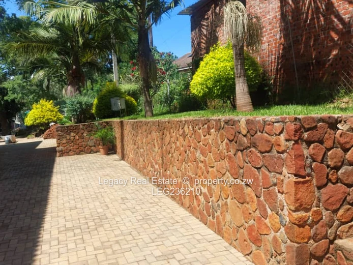 Prestigious Glen Lorne Residence on 2,000m² Stand,Exceptional Luxury Home with Multiple Ensuites