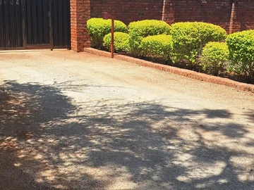 2 Bedroom Flat & Apartment