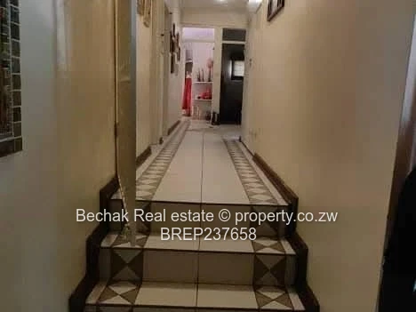 Hillside 4-Bed Home - Pool, Borehole & Private Tennis