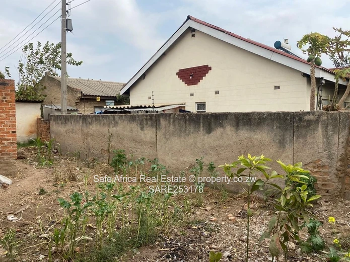 OLD GLEN- VIEW 7 VACANT  STAND WITH FOUNDATION AND APPROVED PLAN CLOSE TO CHITUBU SHOPS FOR SALE Pri