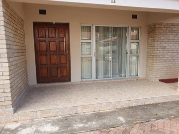Charming Fully Furnished 2-Bedroom Garden Flat in Avondale West