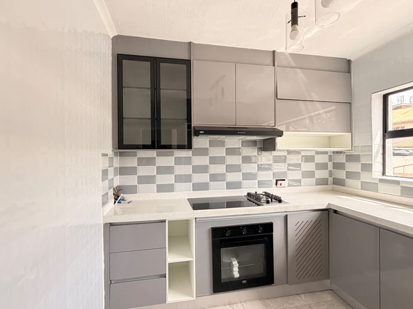 2 Bedroom Flat & Apartment