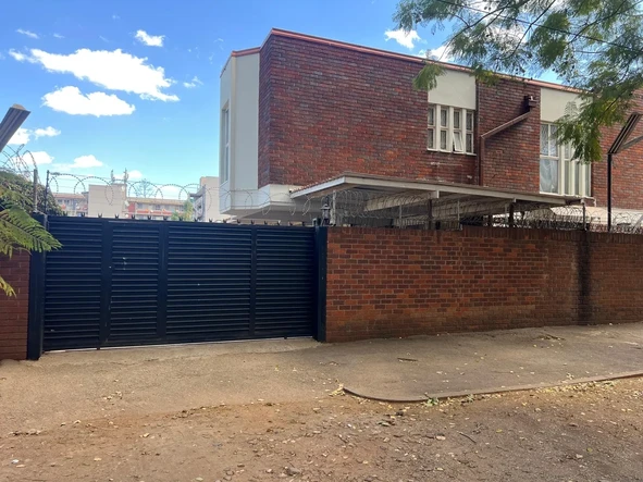 Charming 2-Bedroomed Duplex garden Flat with Borehole in Avenues, Harare
