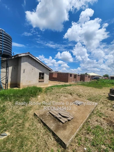 Spacious 4-Bed Home in Sandton Park with Borehole