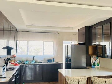4 Bedroom Flat & Apartment