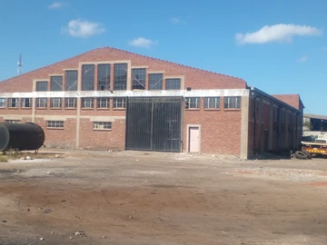 For Sale: Spacious 1000 m² Warehouse with Borehole in Chitungwiza