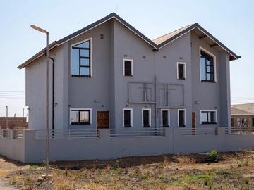 2 Bedroom Flat & Apartment