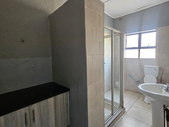 2 Bedroom Flat & Apartment
