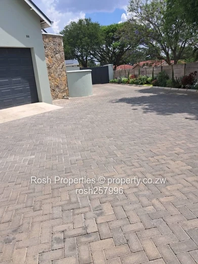 Modern 3-Bed Garden Flat with Borehole -Borrowdale West