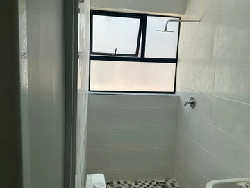 2 Bedroom Flat & Apartment