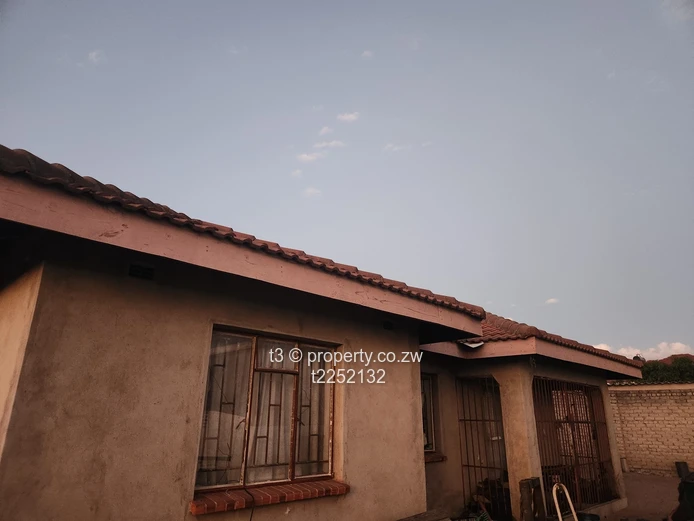 2200m² Sunway City Stand — Walled, Subdividable, 3 Bed Cottage