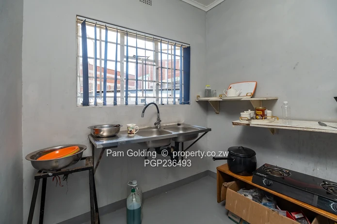 Msasa Warehouse /Factory , Location, Location !!!!! (Sole Mandate)