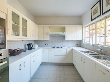 3 Bedroom Flat & Apartment