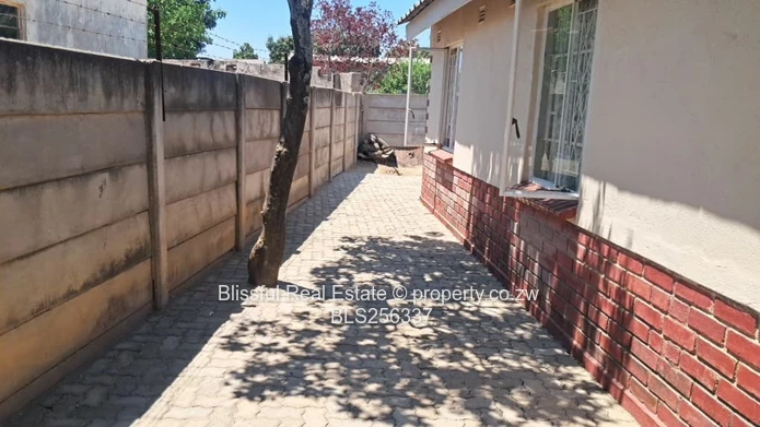 4bedroom house for rent