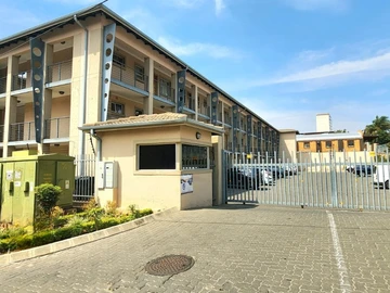 2 Bedroom Flat & Apartment