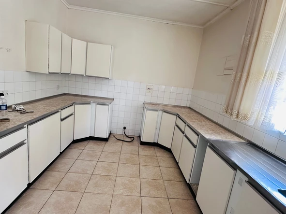 3 Bedroom Flat & Apartment