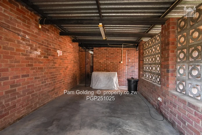 Charming Duplex Glen Lorne Apartment!!!
