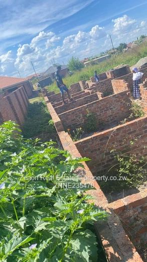 Incomplete house in Granary consisting of 10 rooms with 2 toilets 