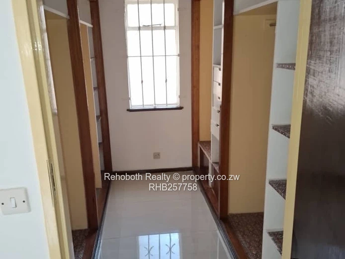 Spacious 4-Bed Home in Greystone Park — 4000m², Borehole