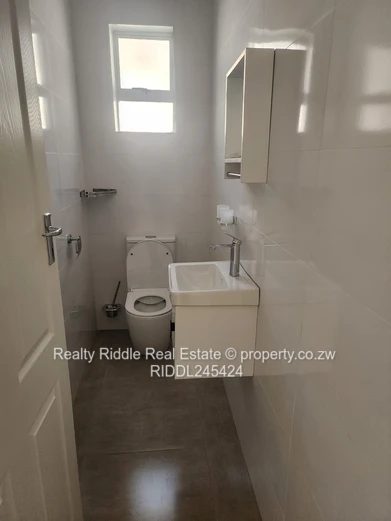 Emerald Hill: New 3-Bed Townhouse Complex w/ Borehole