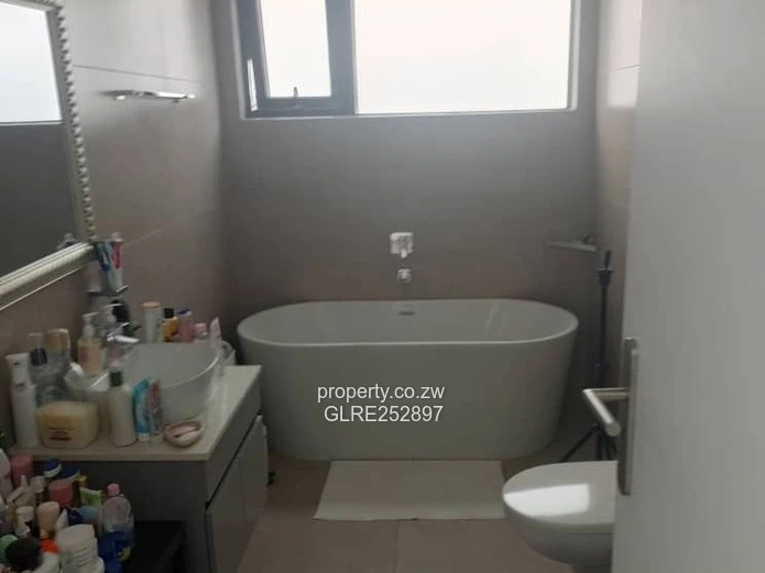 Bright High-Ceiling 4-Bed Home in Borrowdale (Borehole)