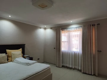 5 Bedroom House