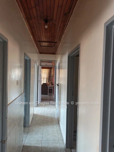 Warren Park 1 house to let