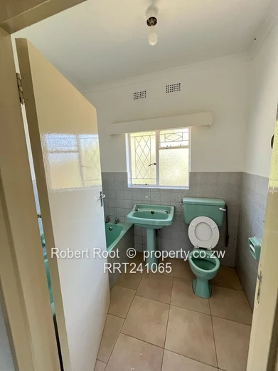 2 bed duplex flat in Avondale West