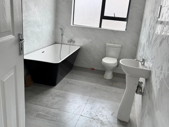 3 Bedroom Flat & Apartment