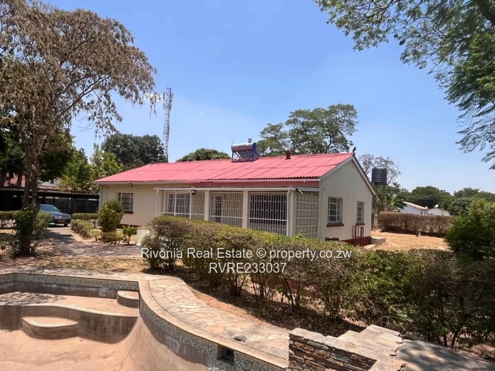 Charming house large land ideal for redevelopment 