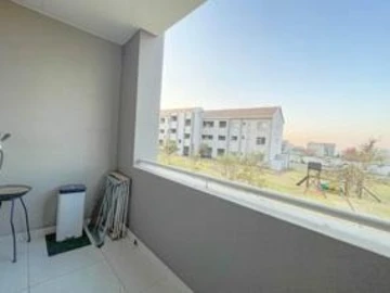 2 Bedroom Flat & Apartment