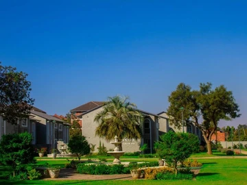 2 Bedroom Flat & Apartment