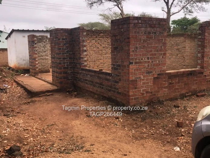 *?? HINTONVILLE, CHEGUTU - 3430SQM COMMERCIAL STAND - $95K*  Walled | Title Deeds | Near ZRP Police 