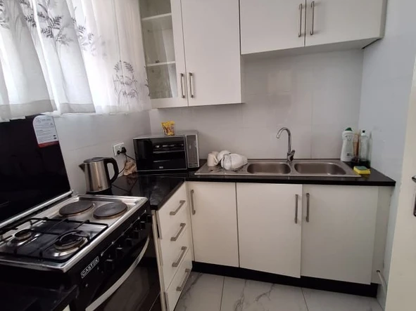 2 Bedroom Flat & Apartment