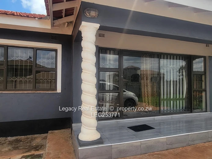 *Mount Pleasant Heights house to let 