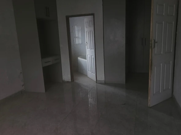 3 Bedroom Flat & Apartment