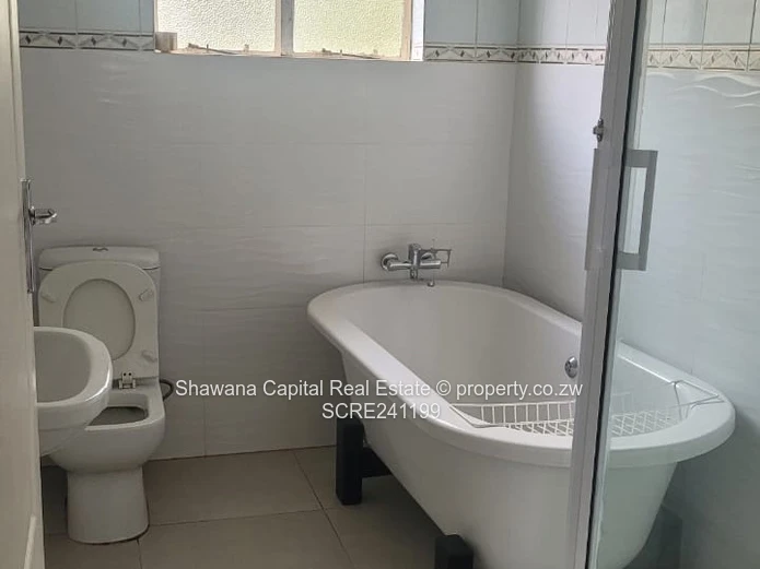 Luxurious 4 House In Norton, Nharira (Sole Mandate)