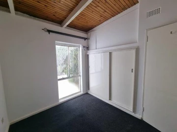 2 Bedroom Flat & Apartment